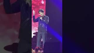 Dimash’s favorite thing to do in concert!