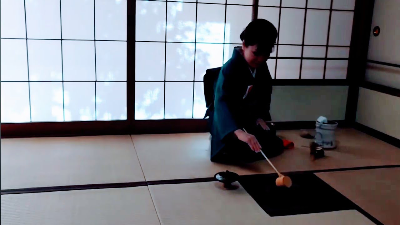 茶の湯 / 長緒茶入のお稽古 / 楽しいお稽古😌 - YouTube