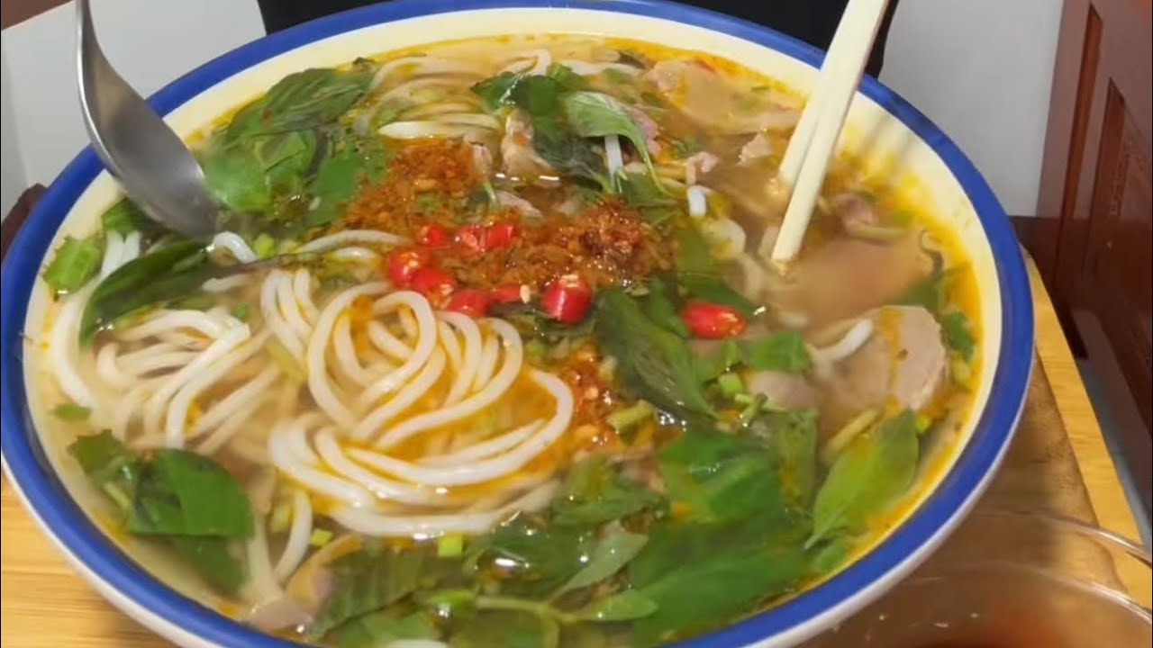 Ăn tô bún bò Huế khổng lồ❤️🤭