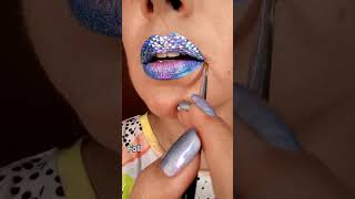 Sparkly holo lips tutorial – perfect for the glitter season!