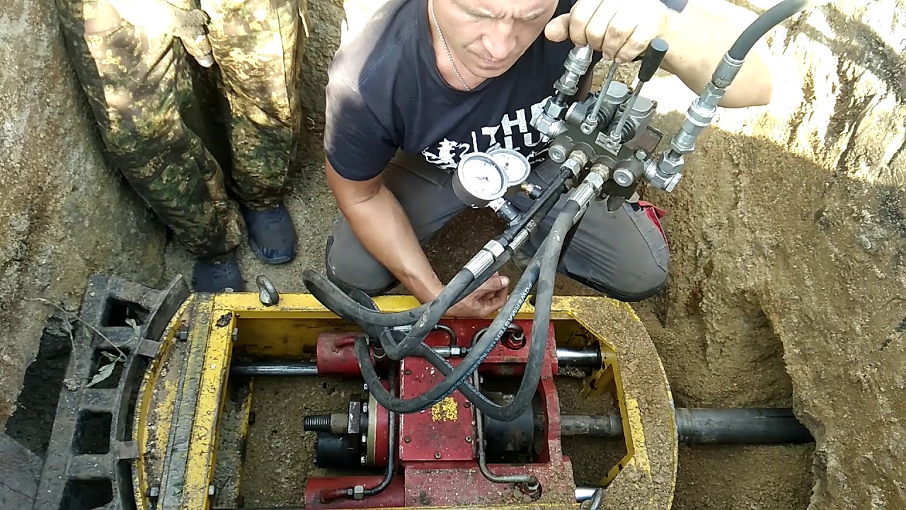 Гбуз гнб. ГНБ прокол мини 110. Проколочная машина горизонтального бурения. Мини ГНБ управляемый прокол. Горизонтальное бурение.