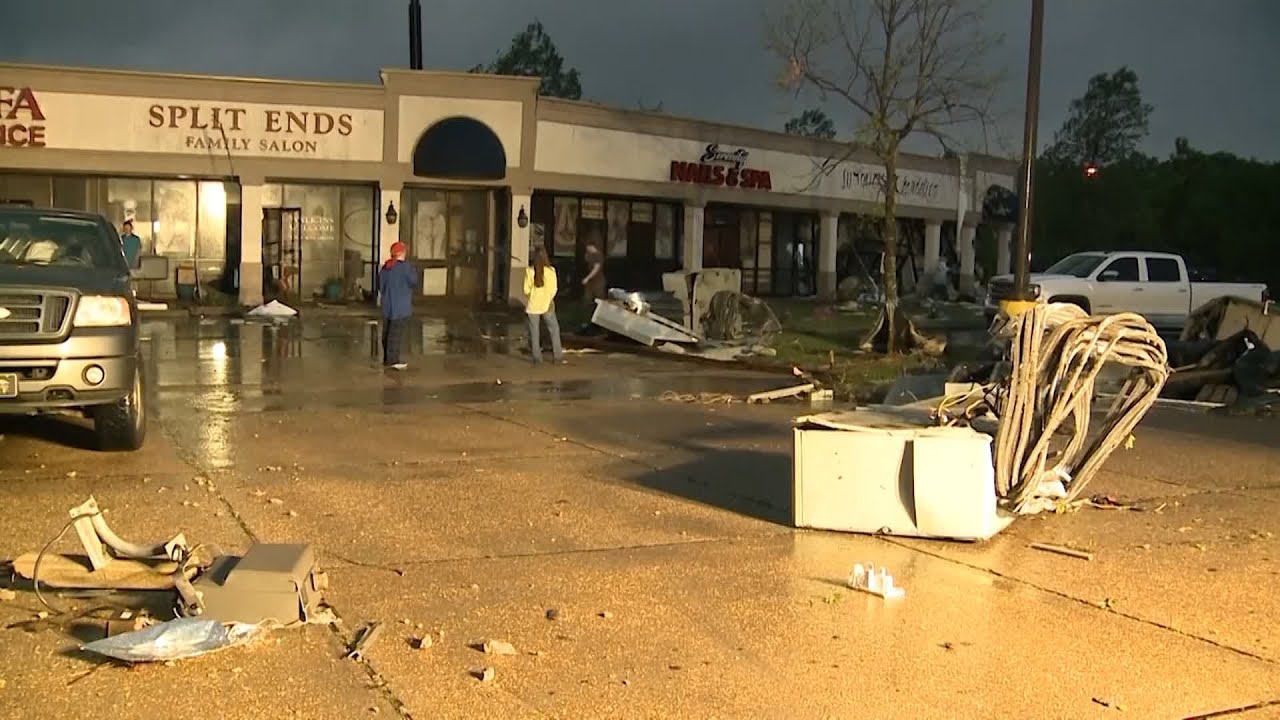 Strong storms in US South kill at least eight - YouTube