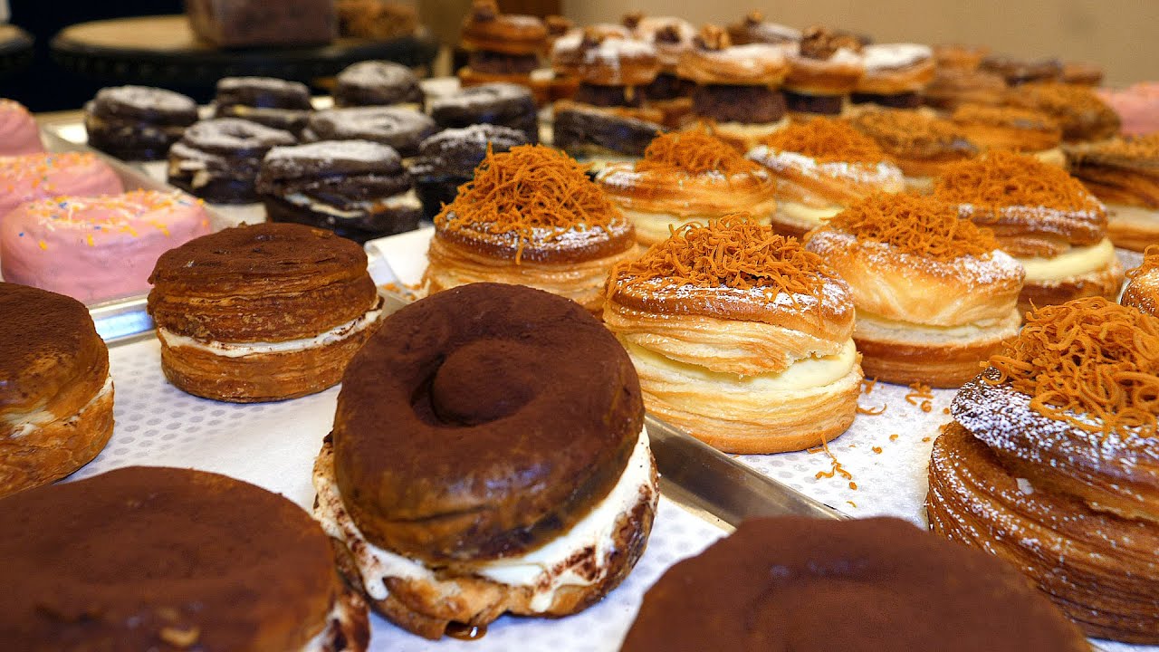 신박합니다! 크로아상과 도넛의 콜라보~ 구워서 만드는 다양한 토핑의 크로넛 / Croissant donuts, Cronut