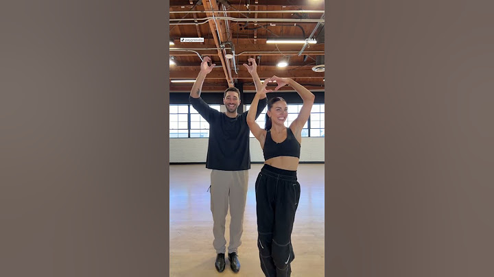 Joey Graziadei and Jenna Johnson do the 'Apple Dance'
