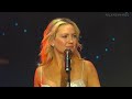 Kate hudson  talk about love live from the 2024 glaad media awards