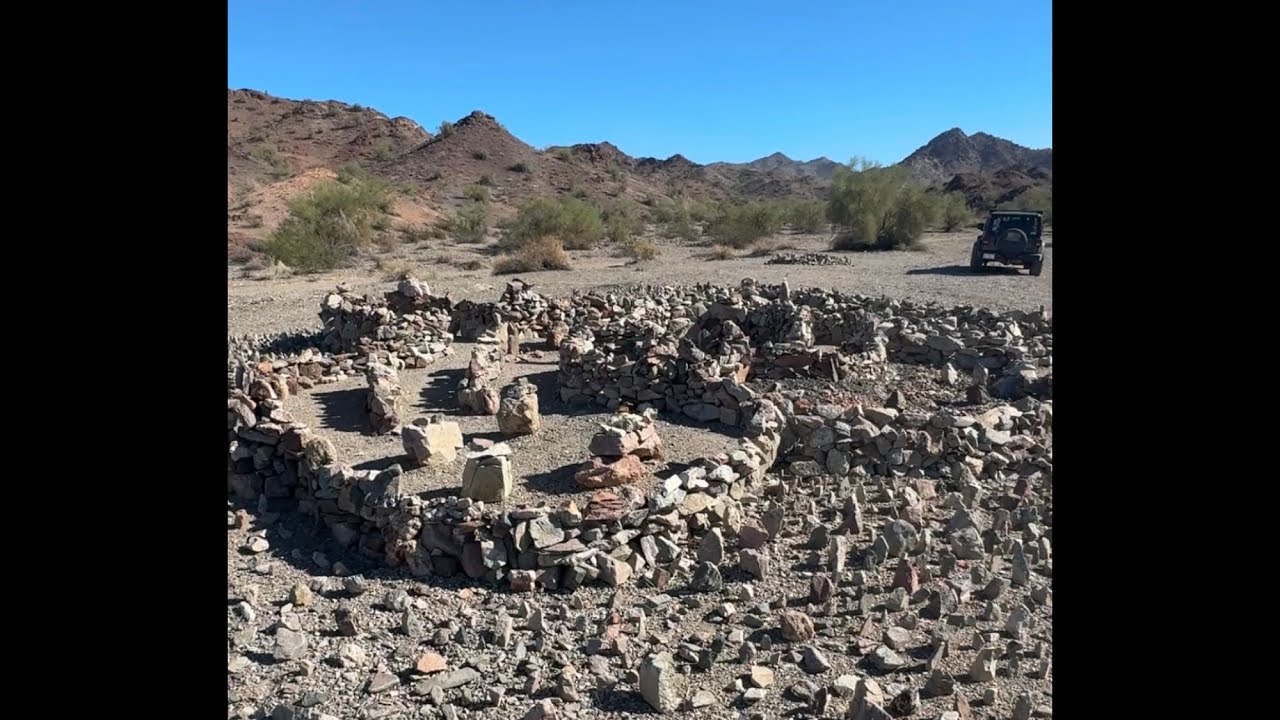 Лучший искусственный лабиринт в пустыне!