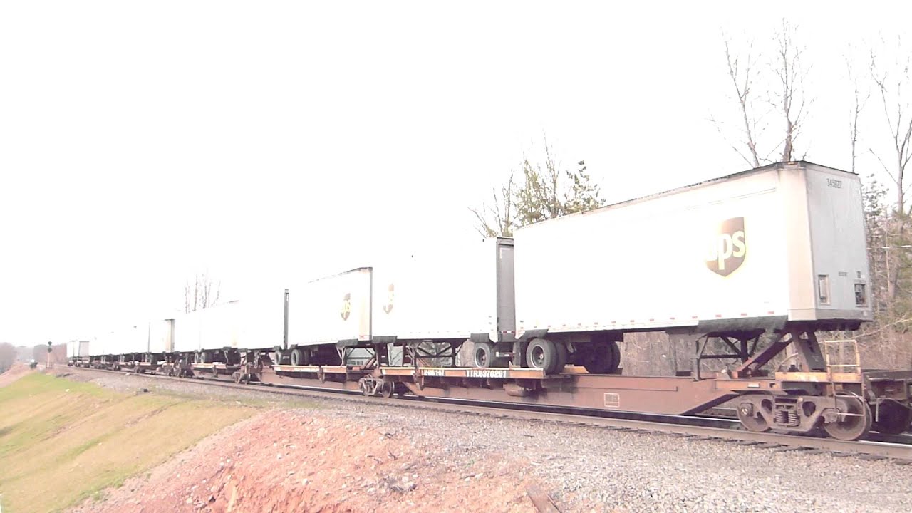 CSX Q006 has a nice lashup in Blauvelt!