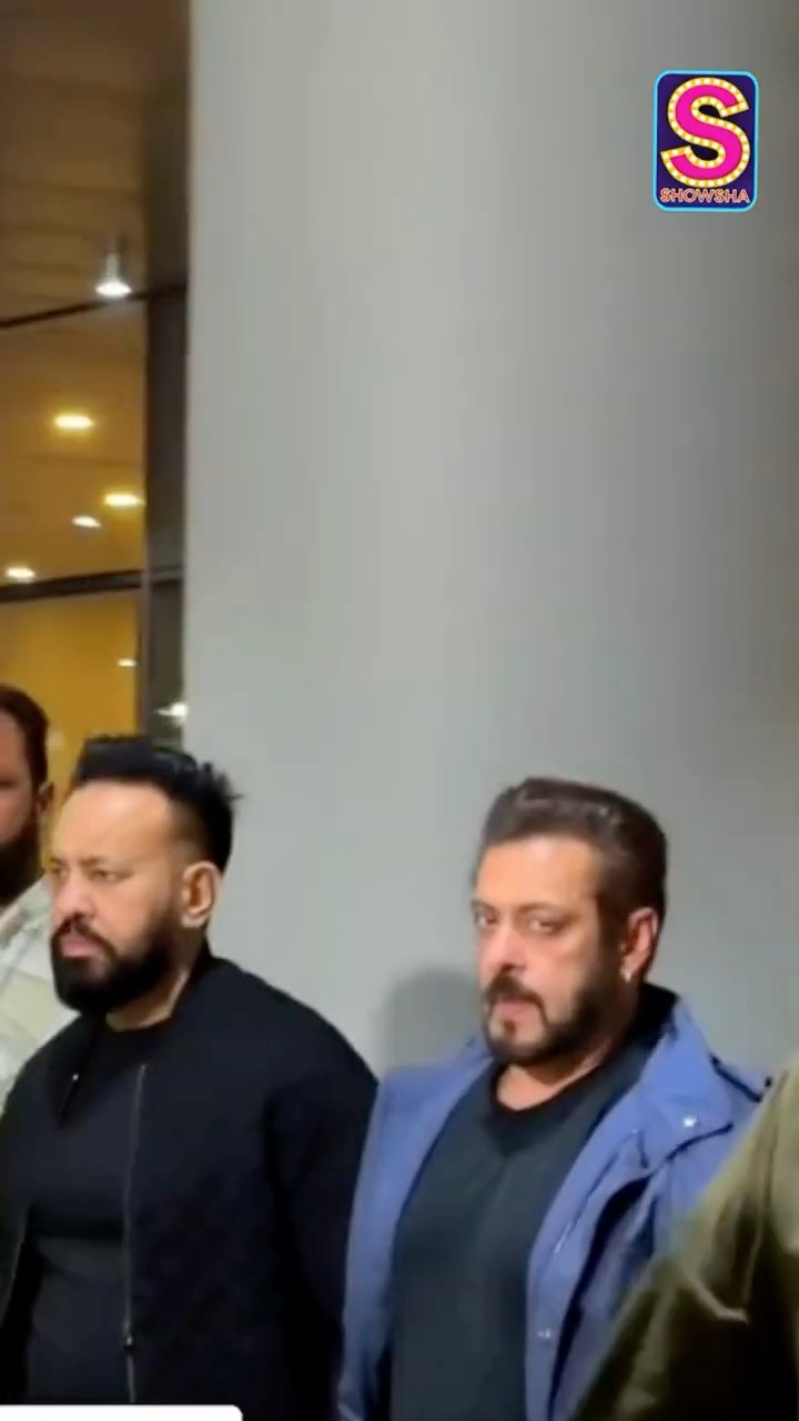 Bollywood Actor Bhai Jaan Urf Salman Khan Makes A Dashing Entry At Airport | News18 | N18S #shorts