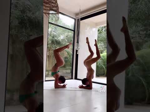 Tư thế yoga tuyệt vời của 2 cô gái latin - Latin ladies with perfect yoga skills
