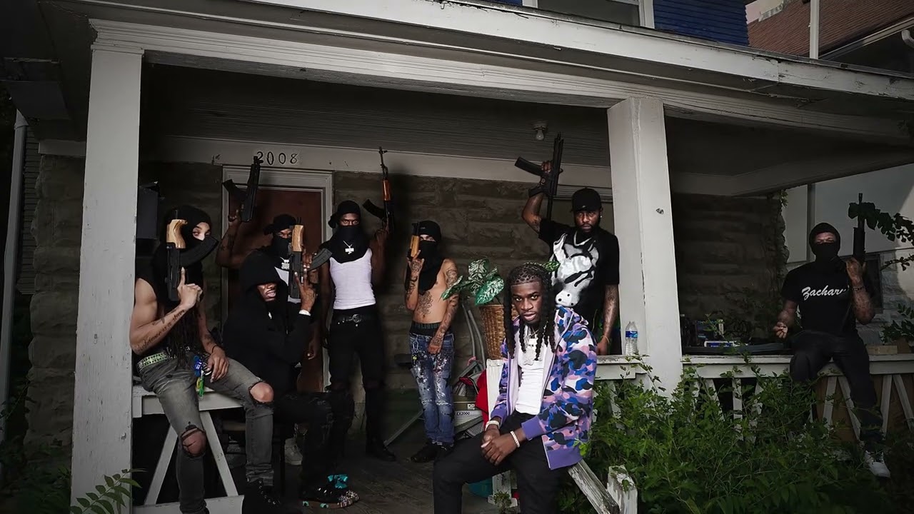 SleazyWorld Go - Famous Now (Visualizer)