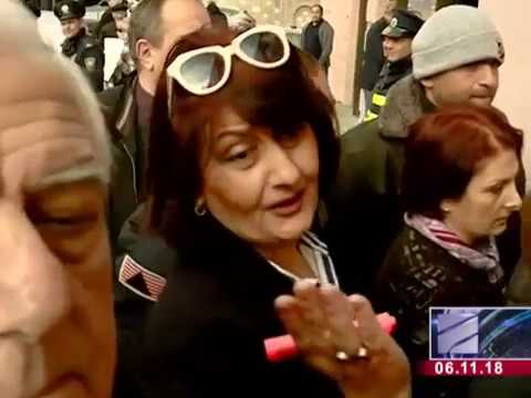 „ქართული ოცნების“ ცენტრალურ ოფისში კოორდინატორები და შპს „საქართველოს“ მიერ დაზარალებული მეანაბრეები