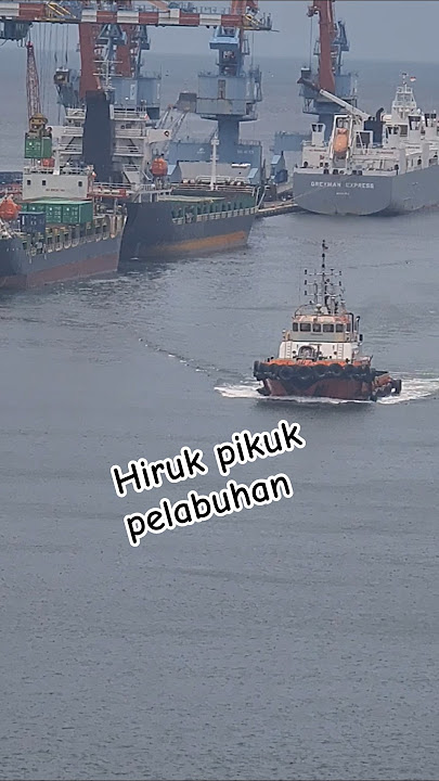 kesibukan pelabuhan laut #pelabuhan