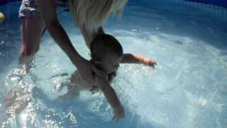 Célia Dans La Piscine