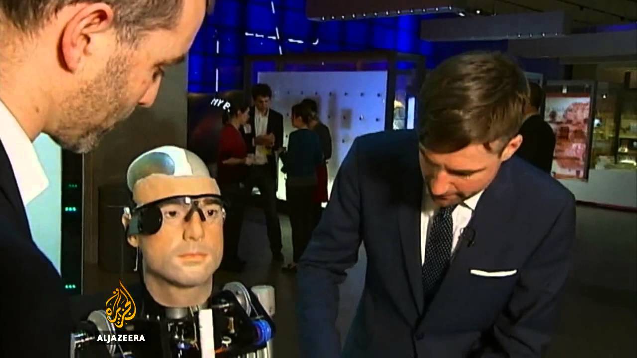 الكشف عن رجل آلي في لندن - الجزيرة البلقان