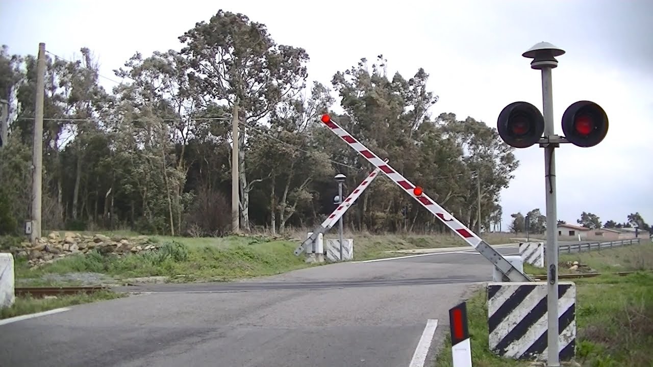 Spoorwegovergang Mandas (I) // Railroad crossing // Passaggio a livello