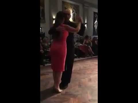 Andrea Fernandez Acerbi y Mariano Rossano bailando en Canning con la Orquesta Unitango