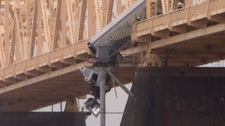 Semi driver saved from dangling truck on bridge in Louisville | Raw video