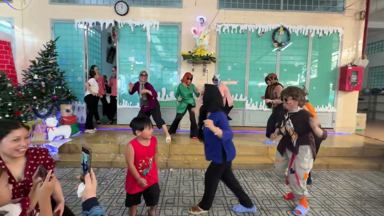 Tiết mục góp vui cho bữa cơm bác ái 