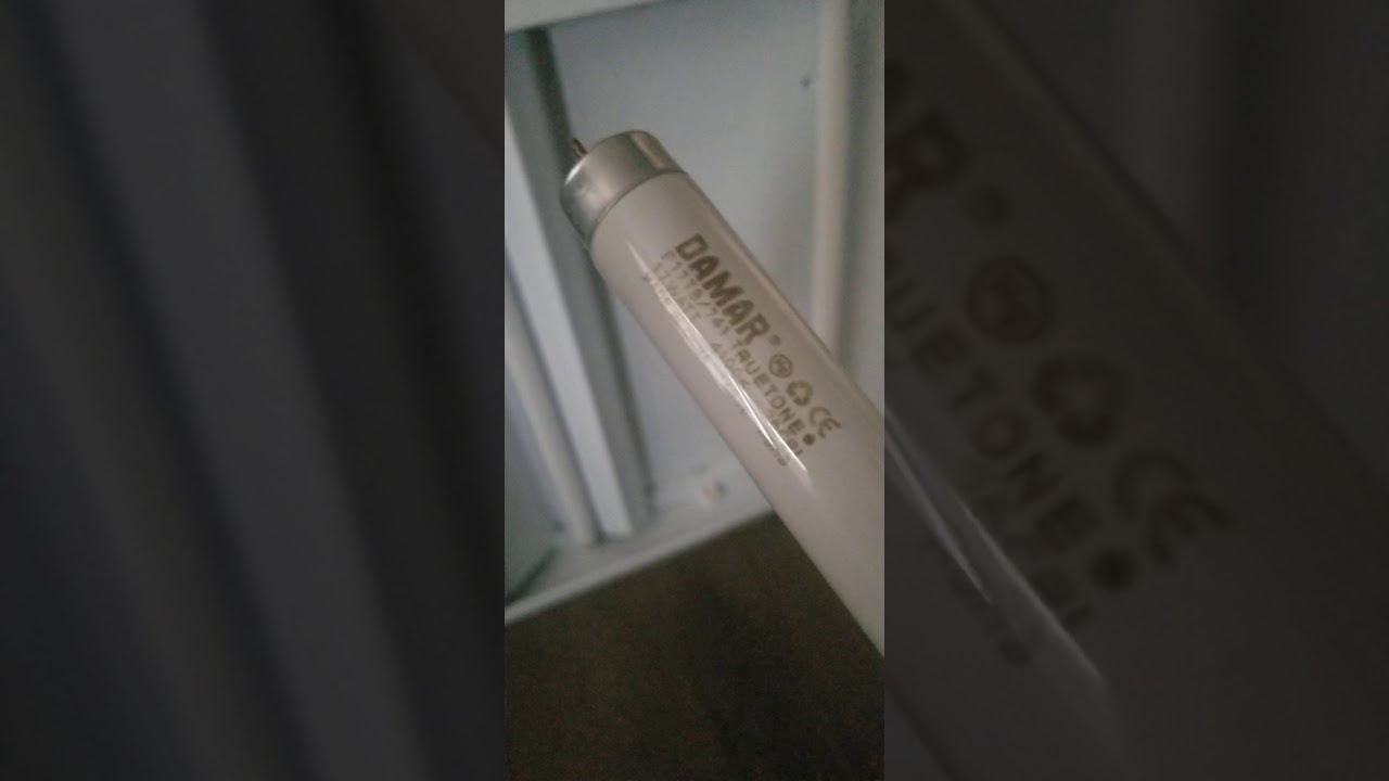 Fluorescent 3 Blulb 2x2 troffer light fixture