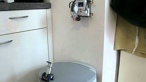 Lego Mindstorm NXT trash can opener bot
