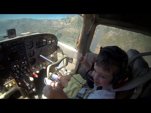 Letting my 4 year old fly a 1964 C-182G (Los Angeles)