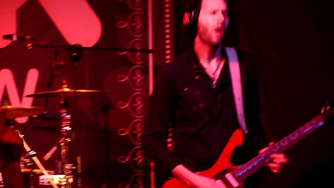 Mr. Big Temperamental + Paul Gilbert Guitar Solo (Live in Moscow