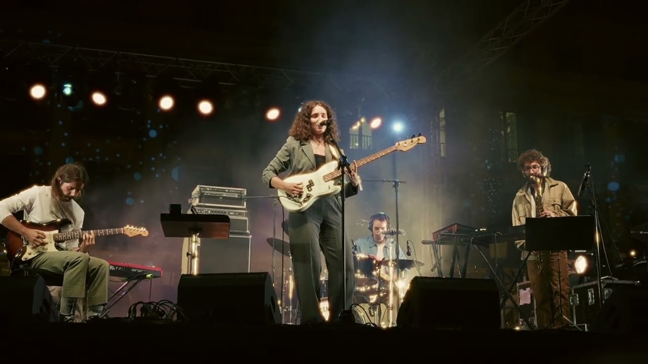 Guarda 'FFFFF' Magalí Datzira. Live at BAM Plaça Reial (Barcelona, La Mercè '24) su YouTube Guarda 'FFFFF' Magalí Datzira. Live at BAM Plaça Reial (Barcelona, La Mercè '24) su YouTube