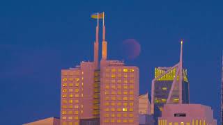 Full Beautiful Lunar Eclipse Floats Over San Francisco Salesforce Tower Update