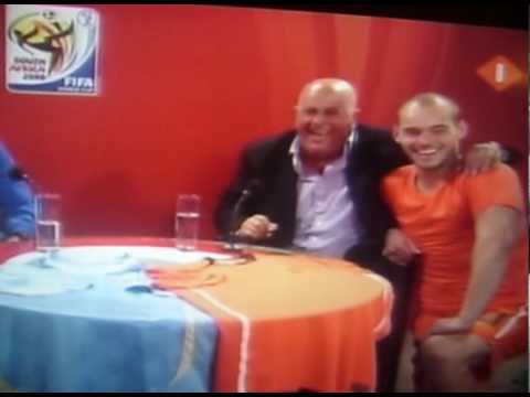 HILARISCH Jack van Gelder,Sneijder ,van der Vaart en de Jong!