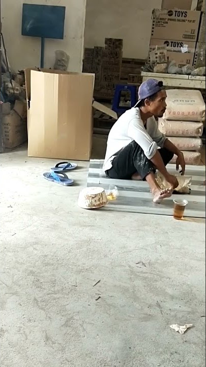 makan apa adanya, tidur dimna aja.kuli bangunan