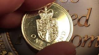UK 1988 One Pound Royal Shield Reverse - United Kingdom Coin - QEII - Rare Great Britain - 1st Year