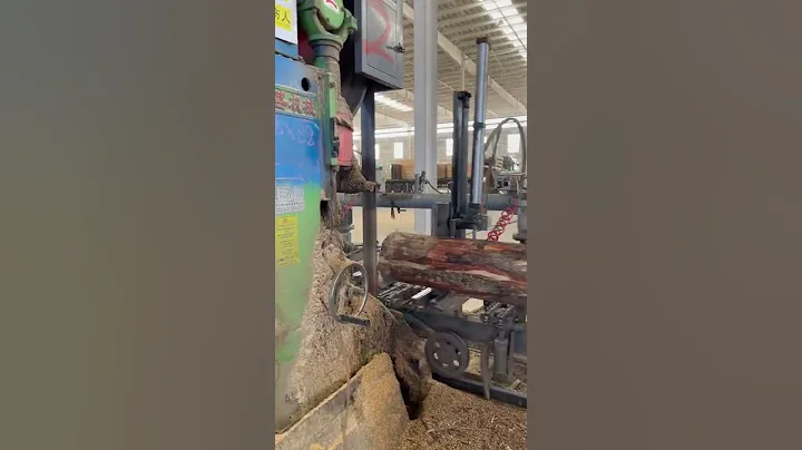 數控木工跑車帶鋸機鋸木視頻 - 天天要聞