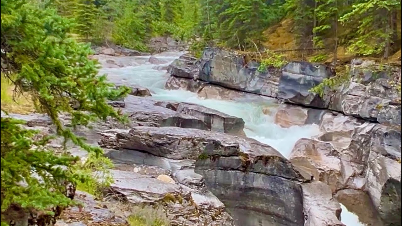 Maligne Canyon in Alberta, Canada 🇨🇦 