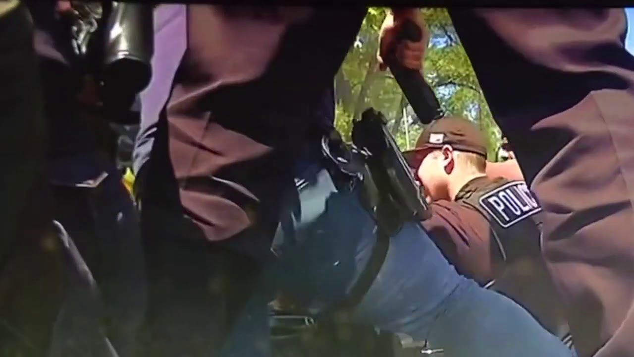 Video released of Southfield police chasing down carjacking suspect on ...