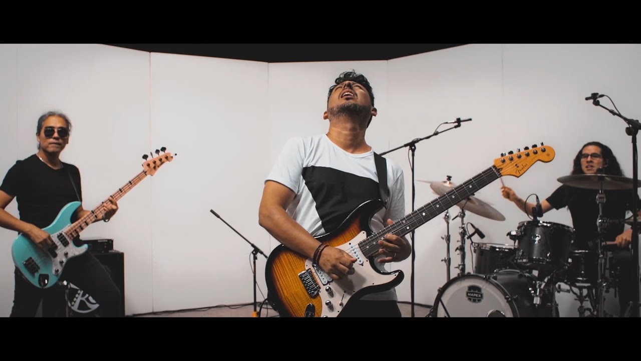 VALI CACERES | On Time (LIVE PERFORMANCE)