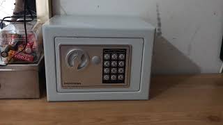 How to open a Digital safe with no key and code