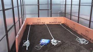 видео: Теплица. Обогрев теплиц. Укладка нагревательной ленты для грунта в теплице  картинка: Теплица. Обогрев теплиц. Укладка нагревательной ленты для грунта в теплице