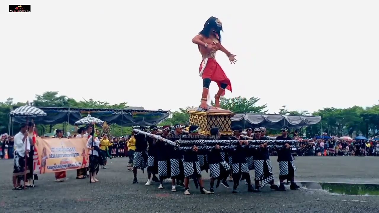 Tarian ogoh Ogoh resminya di buka  pestipal ogoh Ogoh di kabupaten Mesuji Lampung pertamakali nya