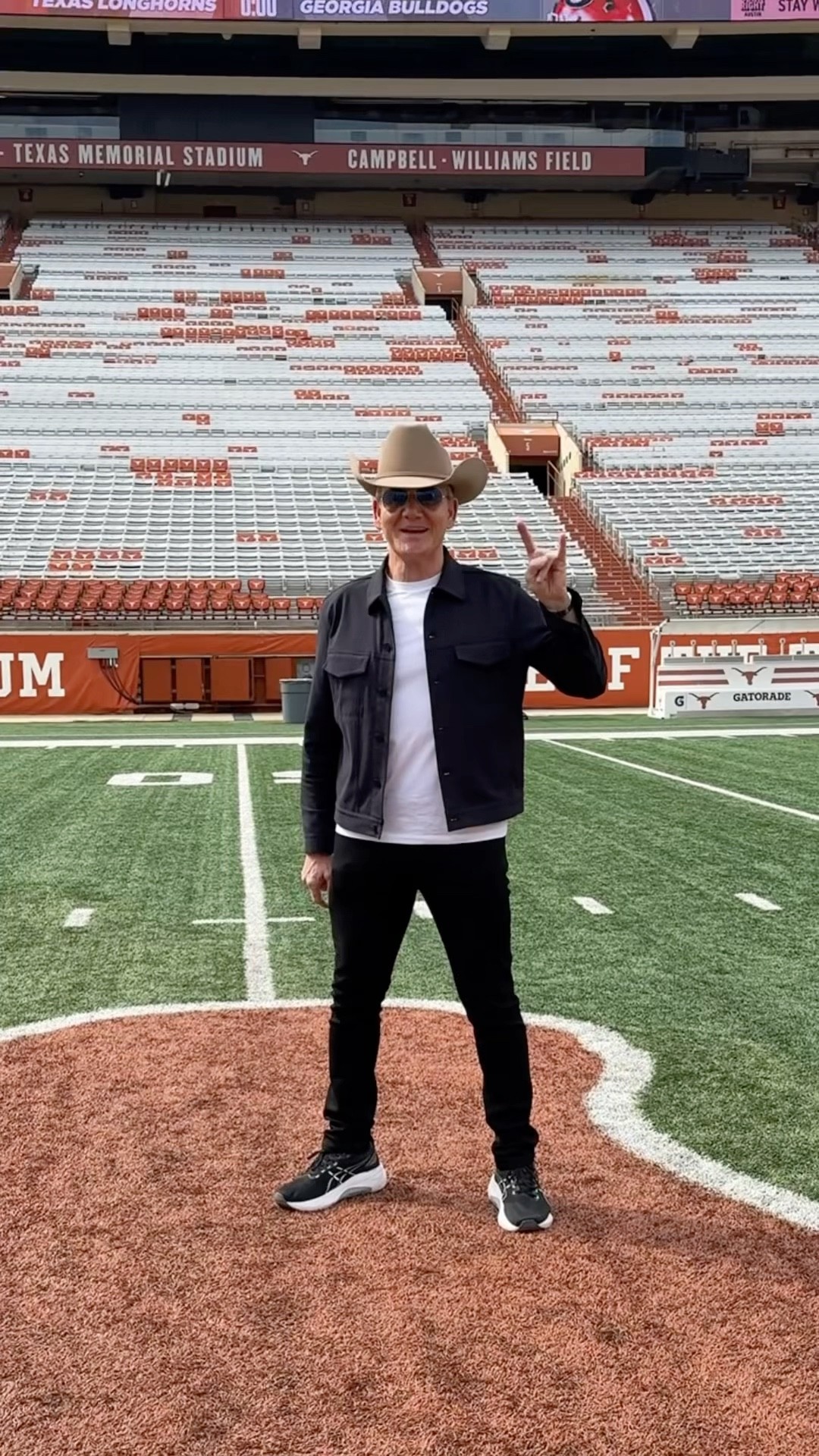 An amazing time seeing the@TexasLonghorns facilities this week ! Hook ‘em ??