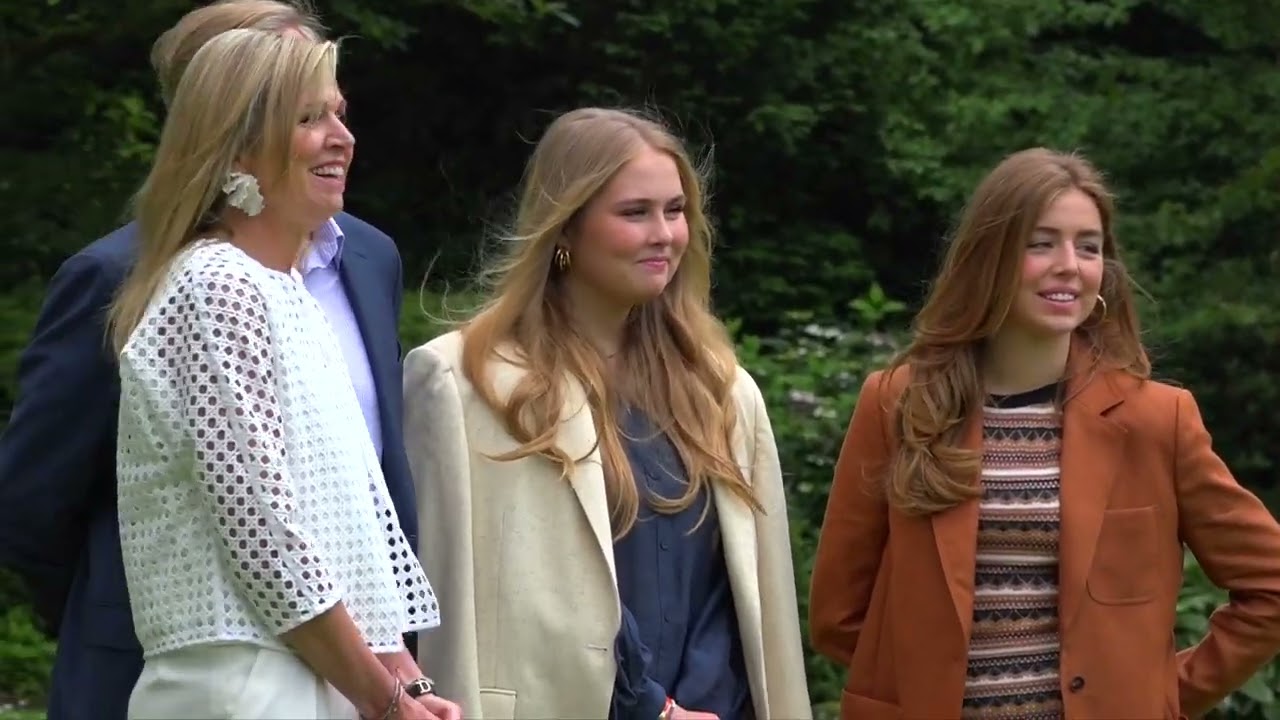 Mambo, Willem-Alexander en hun dames in de tuin van Paleis Huis ten Bosch