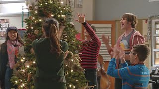 &quot;Rockin&#39; around the Christmas tree&quot; sung by: The New Directions