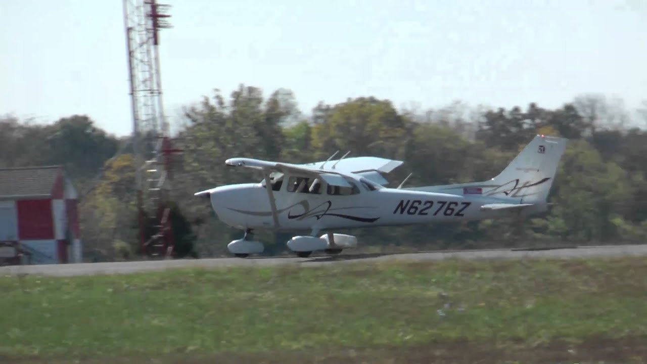 Cessna 172, N6276Z landing at KHWY on 10/13/10 at 1255