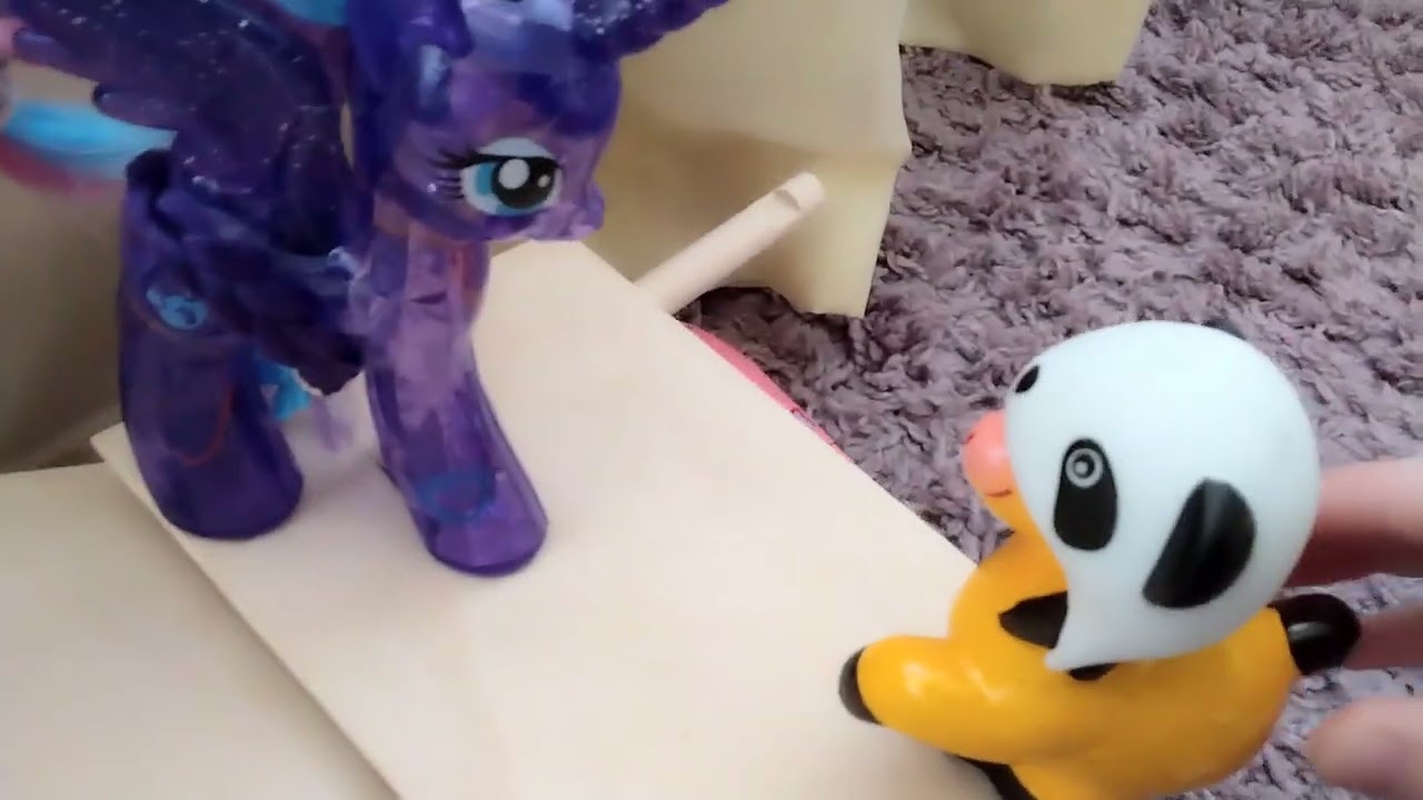 Пони играет в Among Us