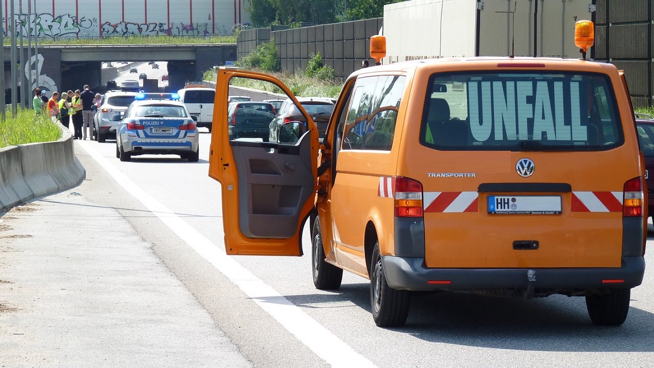 A1: Reisewelle - Unfall auf linker Spur - Gefahr Staus (17.07.2015)