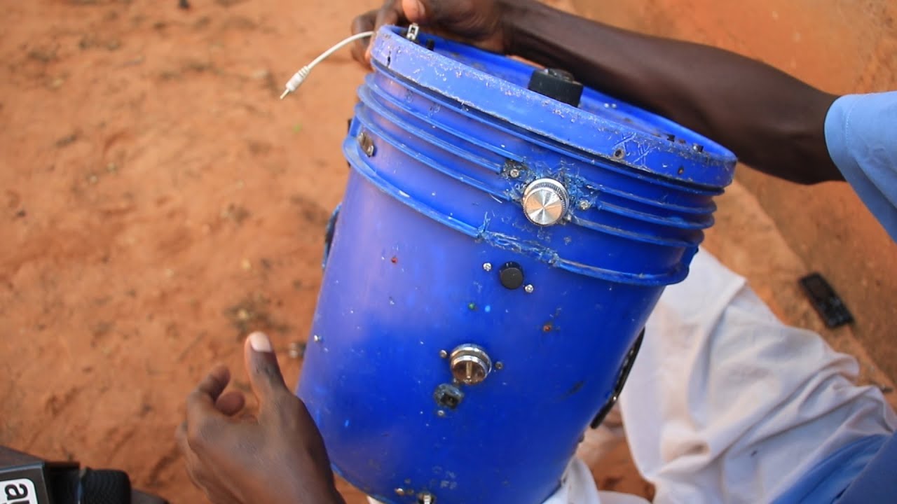 KIJANA WA KIGOMA ALIVYOTENGENEZA RADIO YA NDOO 