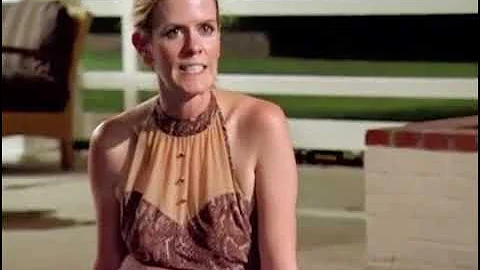 Alex (RHONY) falling down