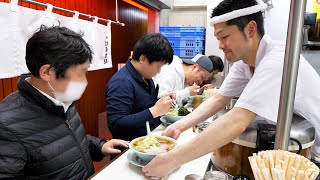 Opens at 8 AM→ Standing Ramen Restaurant with Only 6 Seats! Selling 300 Bowls a Day! High Speed!