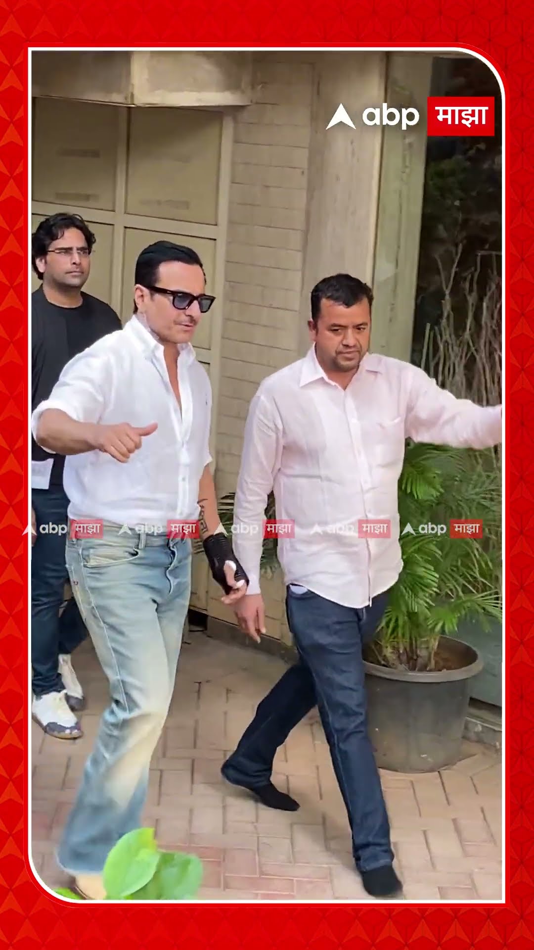 Saif Ali Khan discharged from hospital : चेहऱ्यावर स्मित हास्त ठेवून सैफची घरात एंट्री