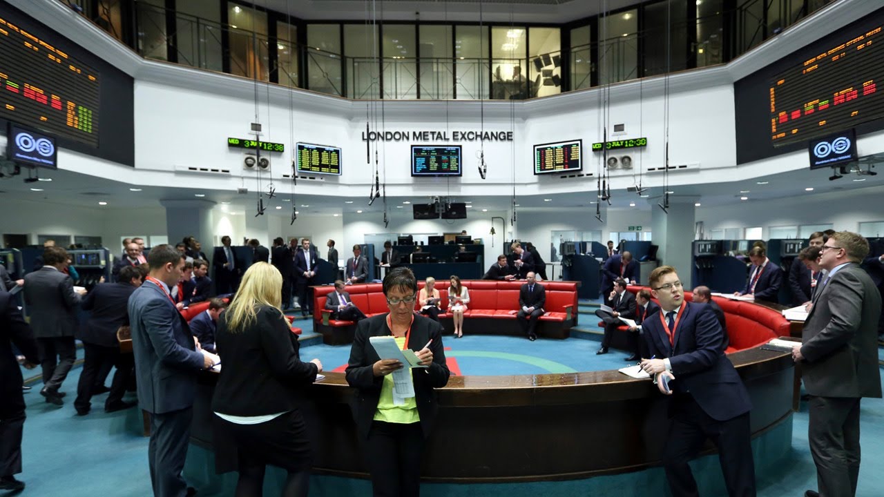 European Stocks Tread Water as Data Shows Limping Euro-Zone Economy European Stocks Tread Water as Data Shows Limping Euro-Zone Economy