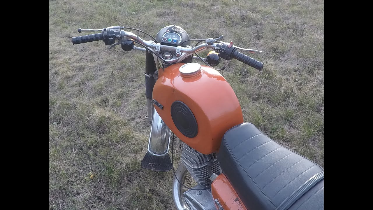 Мотосезон 2025 року продовжується.ІЖ Планета-Спорт на слизькій грунтовці,трохи екстріму.